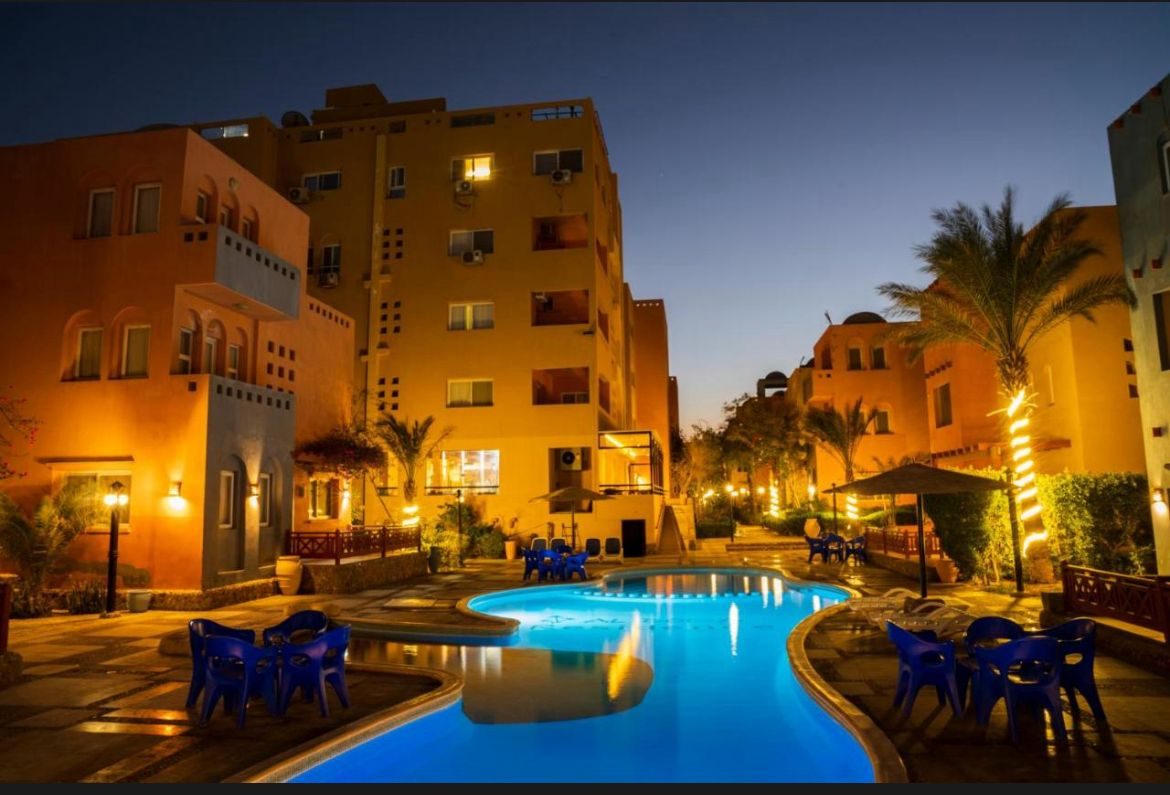 La piscina di notte